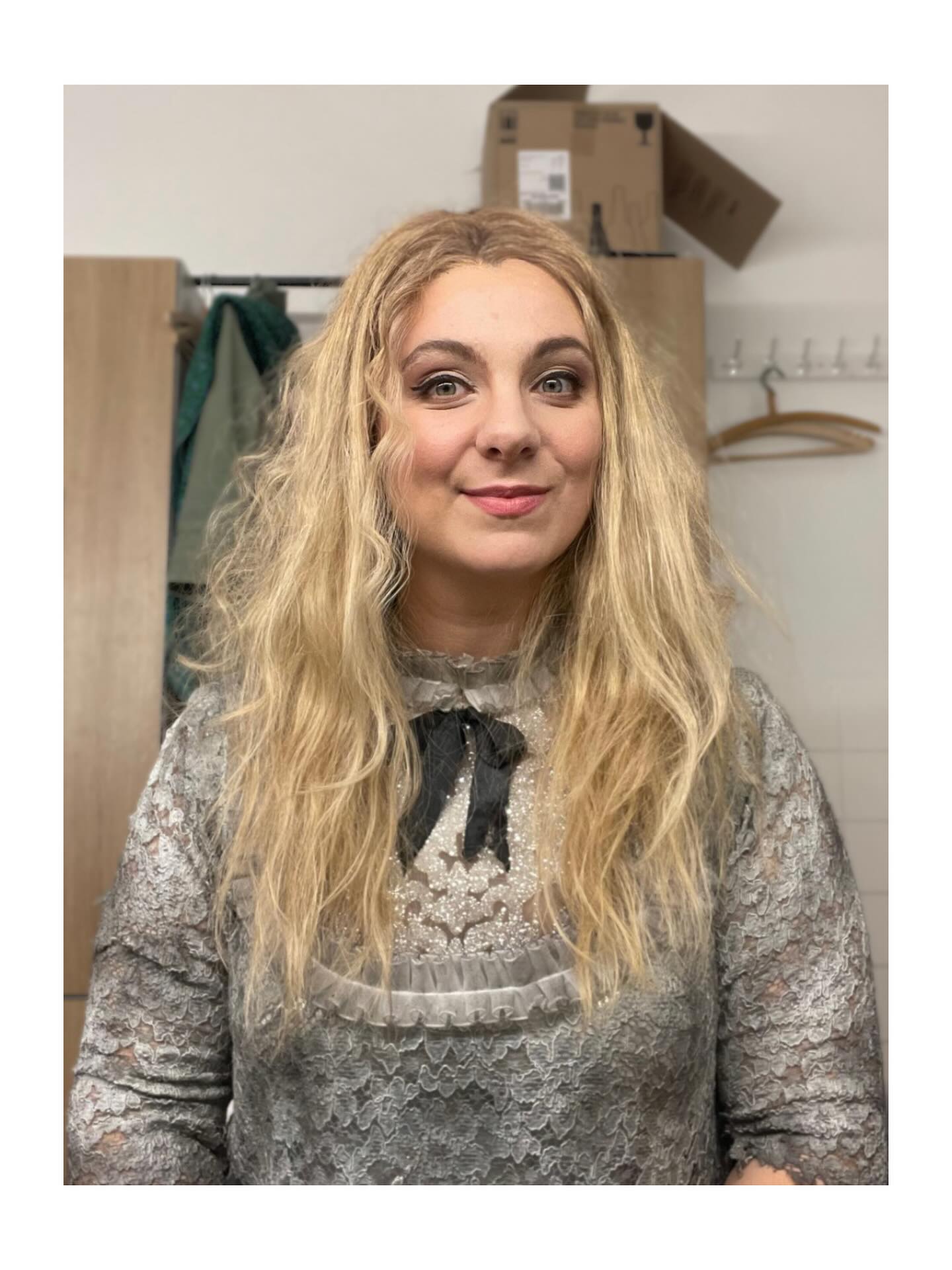 I finally sang my first Pamina on Saturday, my role and house debut at the @staatstheatersaarland 🥳
It is a moment I have been waiting and preparing for for years, and I am so happy with how it went!
I must have sung “Ach, ich fühl’s” a thousand times, but it feels completely different when you sing it to an actual Tamino, and I mean, what a Tamino @taejun.sun 🤩🤩
Four more shows to go and I cannot wait!
I could not have wished for a better team. Congratulations to everyone!! 🎉✨
Musical Direction: Stefan Neubert, Nickolas Kudo
Stage Direction: Susanne Lietzow
Set Design: Aurel Lenfert
Costume Design: Jasna Bošnjak
Sound Composition: Jacob Suske
Video: Sophie Lux
Lighting Design: Susanne Reinhardt
Choreography: Nobel Lakaev
Dramaturgy: Stephanie Schulze
Sarastro: Markus Jaursch, KS Hiroshi Matsui
Tamino: Taejun Sun @taejun.sun
Queen of the Night: Bettina Maria Bauer, Marie-Pierre Roy @betti.bauer.sopran @mariepierre_roy
Pamina: Bettina Maria Bauer, Margot Genet
Papageno: Yancheng Chen @chenyanchengbariton
Papagena: Laura Bečeić @laura.beceic
Monostatos: Benjamin Lee @benjaminleetenor
First Lady: Elizabeth Wiles
Second Lady: Carmen Seibel @carmenseibelmezzosoprano
Third Lady: KS Judith Braun
Speaker / 1st Priest / 2nd Armed Guard: KS Stefan Röttig
2nd Priest / 1st Armed Guard: KS Algirdas Drevinskas
First Boy: Franziska Bäselt, Maren Röttig
Second Boy: Yuliia Andriichuk, Eva Sophie Donner
Third Boy: Monika Deligiannaki, Teresa Mertz-Echauri
•
•
•
#operasinger #operasingersofinstagram #opera #oper #mozart #pamina #magicflute #diezauberflöte #soprano #sopranolife #classicalmusic