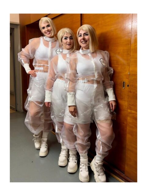 Götterdämmerung 🗡️🐴🔥
I had the great honor and pleasure of making my debut in my first Wagner role at the @staatstheatersaarland : Woglinde, the highest Rheintöchter 💁🏼‍♀️ So cool to work on that repertoire, and to share such incredible teamwork with the amazing @clarasophie_mezzo and @carmenseibelmezzosoprano in our 25-minute scene!!
But maybe the greatest thing was to listen to the rehearsals, and try to understand how my colleagues manage to sing such beast roles, being on stage singing the loudest music ever for 5 hours (!!!!!). It is such a privilege to be able to witness this first hand 🤩

Today the whole cast, orchestra and choir leave for Versailles for a one-night guest concert at the @operaroyal.chateaudeversailles tomorrow May 10th, I absolutely can’t wait! If you had told me I would make my debut in Versailles with a Wagner role, I would NOT have believed you 😂

After this concert, I’ll be back in the lab to work on Siegfried’s DNA for three more shows : May 17, May 31 and June 13, don’t miss it! ✨

📸 Martin Kaufhold