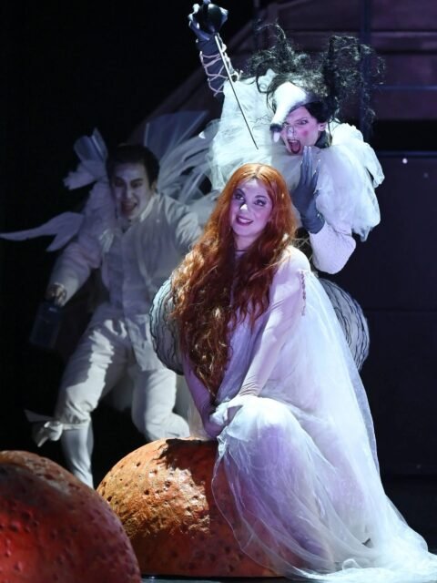 🍊 Die Liebe zu den drei Orangen / Ninetta (Princess #3) 🍊
I can’t believe we’ve already opened a show, it still feels like it’s the middle of summer 🤯
This production is lit 🔥 I love all of it: the crazy libretto, the epic music, the stupid jokes, and the gorgeous stage and costume design!!
And I finally get to make my bucket singing debut (no, no, not bucket list, just bucket), when I thought this day would never come 🥲
We’re playing until January, and I would absolutely recommend that you don’t miss it!!
My shows:
September 9th
October 2nd & 25th
November 22nd
January 14th
📸 Martin Kaufhold